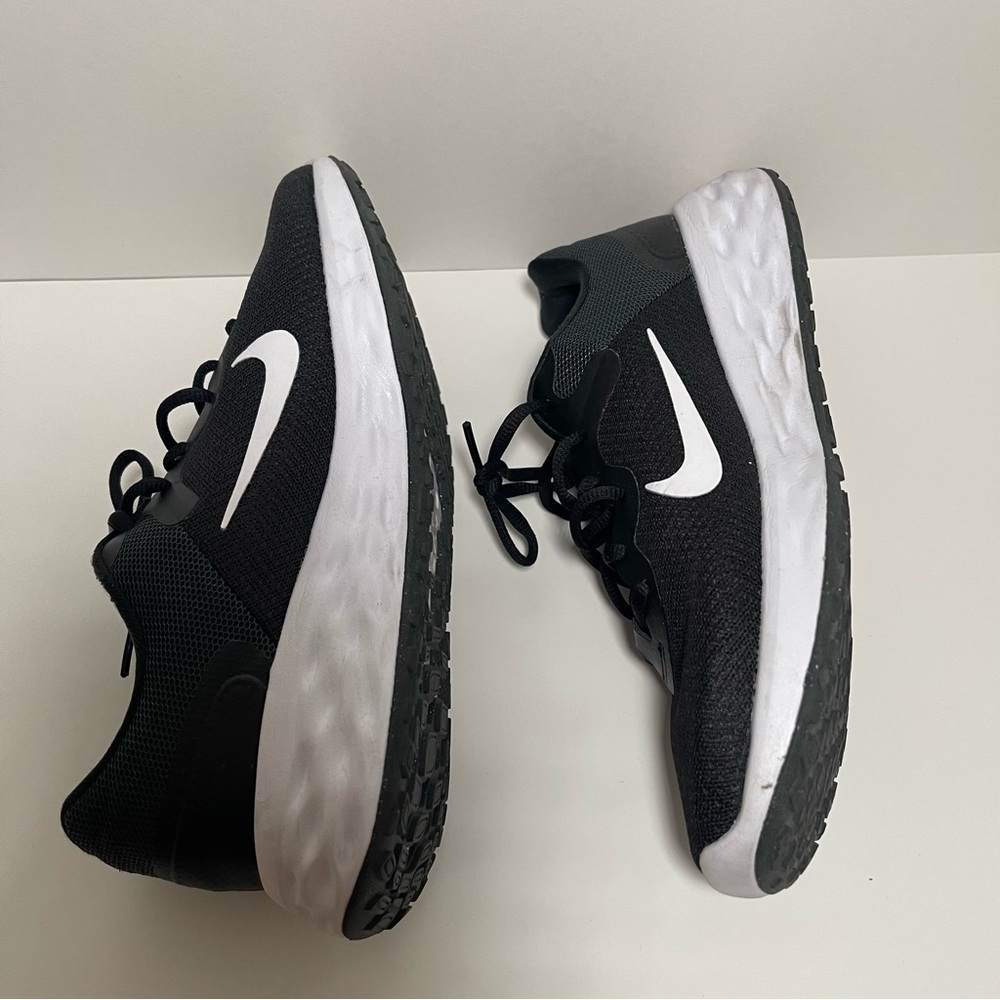 Nike Revolution 6 Women's Road Running Shoes - Size 10 - Black & White Sneakers